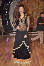 Daisy Shah on the sets of ZEE DID in Mahalaxmi, Mumbai on 13th Jan 2014 (26)_52d4a7ed6bc10.JPG