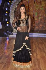 Daisy Shah on the sets of ZEE DID in Mahalaxmi, Mumbai on 13th Jan 2014 (29)_52d4a7f42bb73.JPG