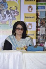 Sarika at What a loser book launch by Pankaj Dubey in Landmark, Mumbai on 16th Jan 2014 (5)_52d8cbbb94fac.JPG