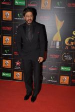 Shahrukh Khan at The Renault Star Guild Awards Ceremony in NSCI, Mumbai on 16th Jan 2014 (3)_52d8e16e75a91.JPG