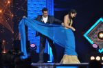 Salman Khan teaches Sunny Leone how to drape a saree in Mumbai on 17th Jan 2014 (6)_52da82c336267.JPG