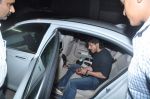 Shahrukh Khan snapped leaving esobar in Mumbai on 17th Jan 2014 (1)_52da2fe02a184.JPG