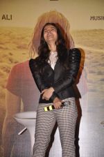 Alia Bhatt at Highway music launch in Taj Lands End, Mumbai on 18th Jan 2014 (21)_52dbac2d12758.JPG