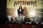 Alia Bhatt at Highway music launch in Taj Lands End, Mumbai on 18th Jan 2014 (60)_52dbac426623f.JPG