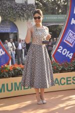 Kareena Kapoor at Mid-day race in RWITC, Mumbai on 18th Jan 2014 (171)_52dbad21a8d13.JPG