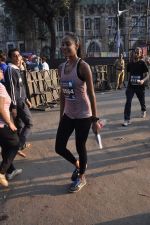 Lisa Haydon at Standard Chartered Marathon in Mumbai on 19th Jan 2014 (190)_52dbd1885edae.JPG