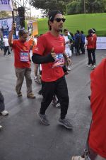 Prateik Babbar at Standard Chartered Marathon in Mumbai on 19th Jan 2014 (103)_52dbd1c6b8997.JPG