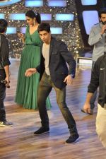 Parineeti Chopra, Sidharth Malhotra at the promotion of Hasee toh Phasee on the sets of DID in Famous, Mumbai on 20th Jan 2014 (102)_52de155b1516b.JPG