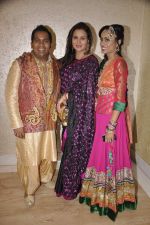 Poonam Dhillon at Rohan Palshetkar_s wedding reception in Mayfair, Mumbai on 20th Jan 2014 (5)_52de160a62964.JPG