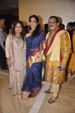 Rashmi Thackeray at Rohan Palshetkar_s wedding reception in Mayfair, Mumbai on 20th Jan 2014 (42)_52de1639889e4.JPG