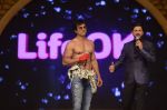 Sonu Sood and host Shah Rukh Khan at the 20th Annual Life OK Screen Awards, 14 Jan 2014, at MMRDA Grounds, Mumbai_52ddf466aa1bb.jpg
