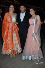 Divya Kumar, Bhushan Kumar, Tulsi Kumar at Amita Pathak & Raghav Sachar_s wedding ceremony in Mumbai on 21st Jan 2014 (150)_52df876e653ee.JPG