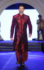Neil Mukesh walk for Rohhit Verma_s fashion show in North East on 22nd Jan 2014 (12)_52e0bca8b12a7.JPG