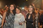 Kajol, Tanuja, Tanisha Mukherjee at Filmfare Awards Red Carpet 2014 on 24th Jan 2014 (34)_52e399962464a.JPG