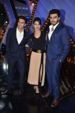 Priyanka Chopra, Arjun Kapoor, Ranveer Singh promote Gunday on location of India_s got talent in Filmcity, Mumbai on 25th Jan 2014 (43)_52e4e1933256c.JPG