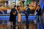 Priyanka Chopra, Arjun Kapoor, Ranveer Singh promote Gunday on location of India_s got talent in Filmcity, Mumbai on 25th Jan 2014 (99)_52e4e064f0187.JPG