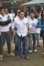 Salman Khan at CCL match in D Y Patil, Mumbai on 25th Jan 2014 (1)_52e4e437bc794.JPG