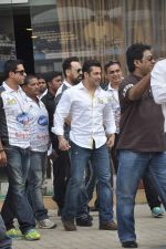 Salman Khan at CCL match in D Y Patil, Mumbai on 25th Jan 2014 (272)_52e4e47de61fa.JPG