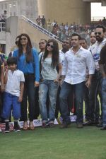 Salman Khan, Daisy Shah at CCL match in D Y Patil, Mumbai on 25th Jan 2014 (93)_52e4e48629259.JPG