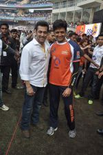 Salman Khan, Ritesh Deshmukh  at CCL match in D Y Patil, Mumbai on 25th Jan 2014 (63)_52e4e494113db.JPG
