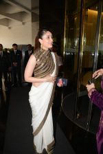 Kareena Kapoor snapped as she goes for an exclusive lunch hosted by Chhaya Momaya in honour oF FIRST LADY OF fRANCE Valerie Trierweiler in Mumbai on 27th Jan 2014 (11)_52e65a84baa6e.JPG