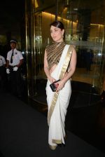 Kareena Kapoor snapped as she goes for an exclusive lunch hosted by Chhaya Momaya in honour oF FIRST LADY OF fRANCE Valerie Trierweiler in Mumbai on 27th Jan 2014 (12)_52e65a8525e67.JPG
