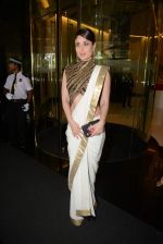 Kareena Kapoor snapped as she goes for an exclusive lunch hosted by Chhaya Momaya in honour oF FIRST LADY OF fRANCE Valerie Trierweiler in Mumbai on 27th Jan 2014 (14)_52e65a85dbb19.JPG