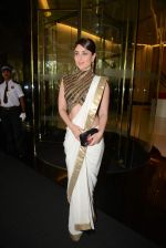 Kareena Kapoor snapped as she goes for an exclusive lunch hosted by Chhaya Momaya in honour oF FIRST LADY OF fRANCE Valerie Trierweiler in Mumbai on 27th Jan 2014 (18)_52e65a8712620.JPG