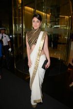 Kareena Kapoor snapped as she goes for an exclusive lunch hosted by Chhaya Momaya in honour oF FIRST LADY OF fRANCE Valerie Trierweiler in Mumbai on 27th Jan 2014 (22)_52e65a88d2cf2.JPG