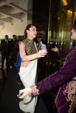 Kareena Kapoor snapped as she goes for an exclusive lunch hosted by Chhaya Momaya in honour oF FIRST LADY OF fRANCE Valerie Trierweiler in Mumbai on 27th Jan 2014 (6)_52e65a82ad43e.JPG
