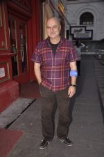 Anupam Kher at launch of book Lost in the Woods in Hamleys, Mumbai on 27th Jan 2014 (69)_52e7426ad1916.JPG