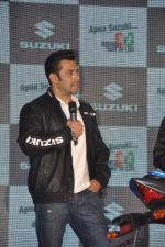 Salman Khan at Suzuki bike launch in Taj Land_s End, Mumbai on 27th Jan 2014 (72)_52e7431676a60.JPG