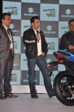 Salman Khan at Suzuki bike launch in Taj Land_s End, Mumbai on 27th Jan 2014 (73)_52e74316d23a9.JPG