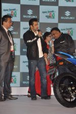 Salman Khan at Suzuki bike launch in Taj Land_s End, Mumbai on 27th Jan 2014 (74)_52e74317464df.JPG