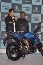 Salman Khan at Suzuki bike launch in Taj Land_s End, Mumbai on 27th Jan 2014 (83)_52e7431ac10c9.JPG