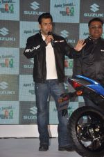 Salman Khan at Suzuki bike launch in Taj Land_s End, Mumbai on 27th Jan 2014 (90)_52e7431d49415.JPG