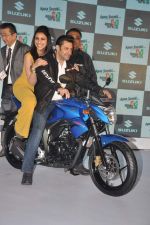 Salman Khan, Parineeti Chopra at Suzuki bike launch in Taj Land_s End, Mumbai on 27th Jan 2014 (58)_52e743235a06f.JPG