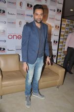 Abhay Deol at One by two merchandise launch in Inorbit, Malad on 28th Jan 2014 (19)_52e89a494991b.JPG