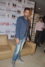 Abhay Deol at One by two merchandise launch in Inorbit, Malad on 28th Jan 2014 (20)_52e89a49a35e4.JPG