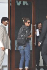 Priyanka Chopra snapped at Airport in Mumbai on 29th jan 2014 (24)_52e9fd6e21df8.JPG