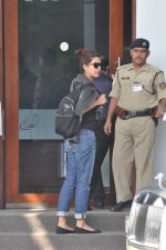 Priyanka Chopra snapped at Airport in Mumbai on 29th jan 2014 (36)_52e9fd7261cd2.JPG