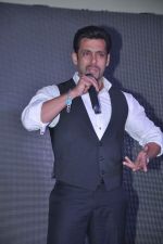 Salman Khan launches Arman Malik_s album in Mumbai on 30th Jan 2013 (21)_52eb3f1c00663.JPG
