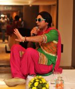 Sunil Grover in Delhi to promote new serial Chutki on 29th Jan 2014 (2)_52eb05bd850d8.jpg