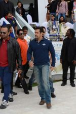 Salman Khan at CCL Match of Mumbai Heroes Vs Telugu Warriors in Dubai on 1st Feb 2014 (280)_52ee1c1dde5a1.JPG