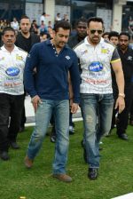 Salman Khan at CCL Match of Mumbai Heroes Vs Telugu Warriors in Dubai on 1st Feb 2014 (352)_52ee1c4e58f3f.JPG