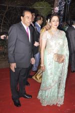 Hema Malini, Dharmendra at Ahana Deol_s Wedding Reception in Mumbai on 2nd Feb 2014 (14)_52efa19d6f7bf.JPG
