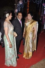 Hema Malini, Dharmendra at Ahana Deol_s Wedding Reception in Mumbai on 2nd Feb 2014 (17)_52efa18b7584e.JPG