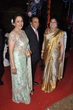 Hema Malini, Dharmendra at Ahana Deol_s Wedding Reception in Mumbai on 2nd Feb 2014 (18)_52efa18bee6ea.JPG