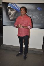 Abhijeet Bhattacharya at Palash Halder_s art event in Kala Ghoda, Mumbai on 3rd Feb 2014 (23)_52f0850827617.JPG