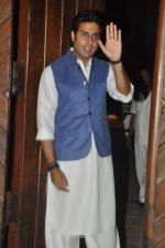 Abhishek Bachchan_s bday in Mumbai on 5th Feb 2014 (8)_52f3bf8088bf1.JPG